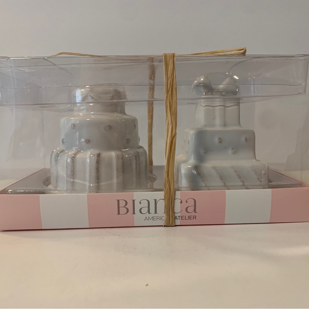 Bianca American Atelier Wedding Cake Salt and Pepper Shakers New